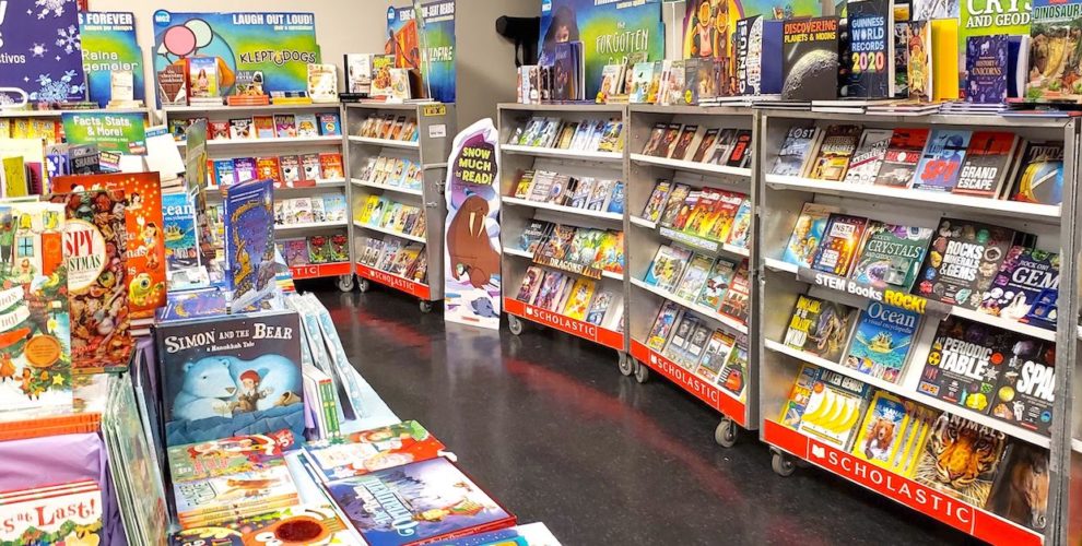 Room full of book on shelves